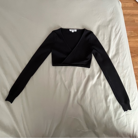 M BOUTIQUE Cropped Black Long Sleeve - Picture 1 of 4